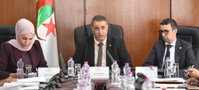 لجنة الشؤون القانونية تعقد اجتماعًا تمهيديًا قبيل عرض النصين المتعلقين بقانون العقوبات والأمر المتضمن قانون القضاء العسكري