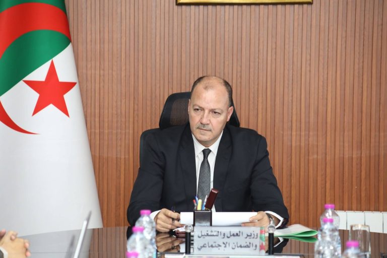 السيد الوزير يترأس إجتماعا في إطار متابعة أداء القطاع والمؤسسات تحت الوصاية