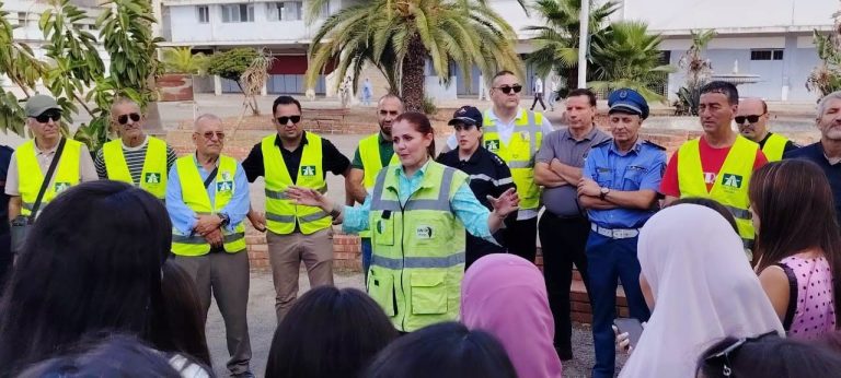 شرطة بجاية تشارك في حملة تحسيسية للوقاية من حوادث المرور ومرافقة التلاميذ