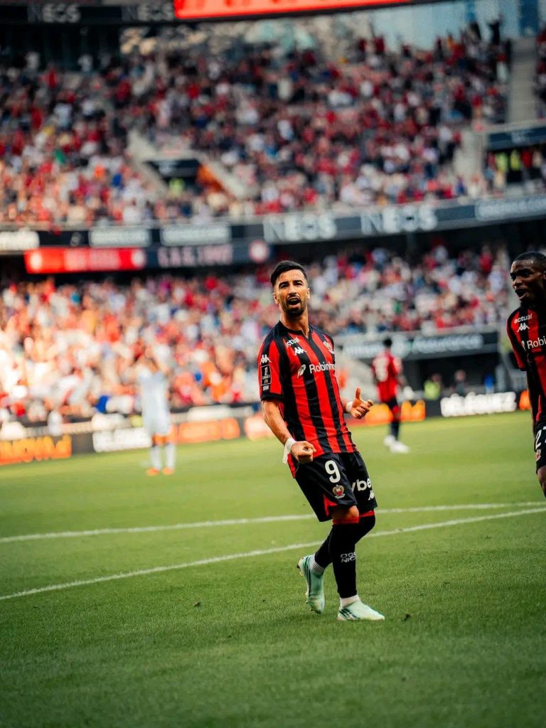 محمد الأمين عمورة يقود نيس للفوز على ليل بثنائية في الدوري الفرنسي