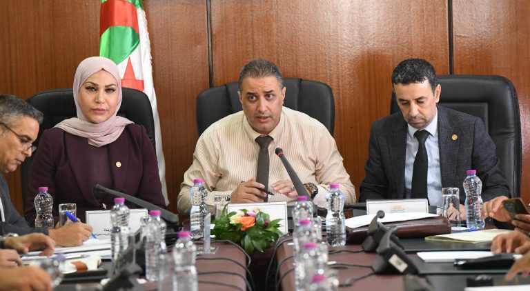 لجنة الشؤون القانونية تشرع في دراسة أحكام مشروع القانون المتضمن قانون العقوبات