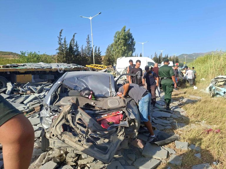 03 حالات وفاة و 08 مصابين  في حادث مرور بولاية تيزي وزو