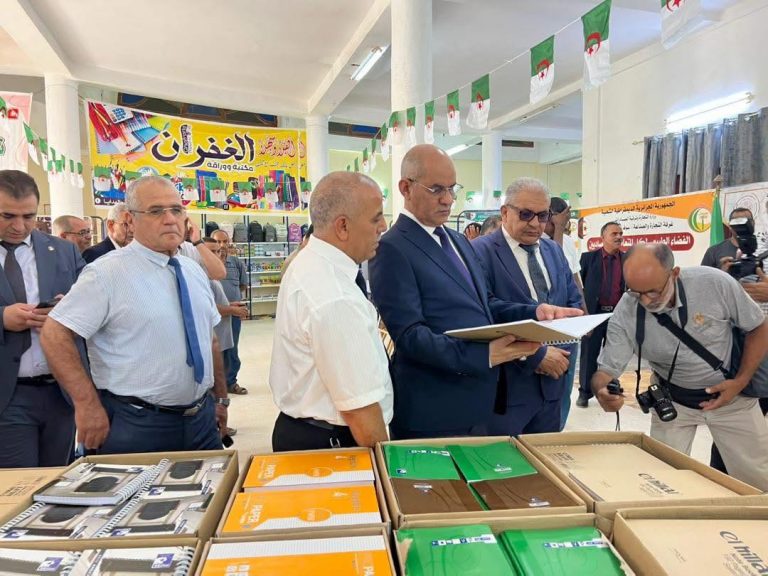 الوادي: انطلاق المعارض التجارية الخاصة بالدخول المدرسي 2026/2027 تحت شعار «معًا من أجل دخول مدرسي موفق»