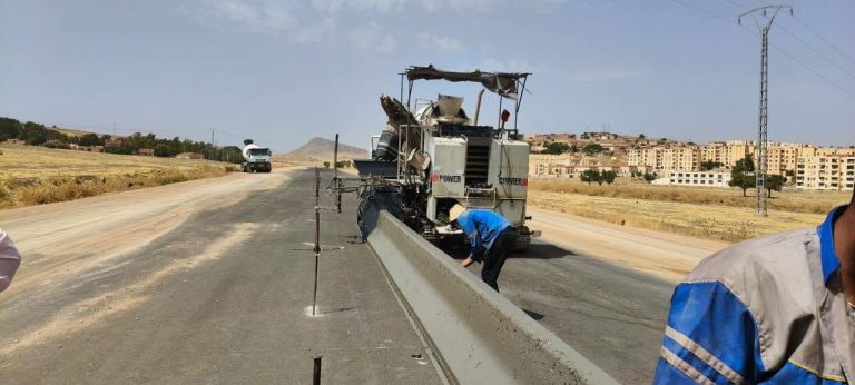 تواصل أشغال تطوير وصيانة شبكة الطرق بمختلف ولايات الوطن.