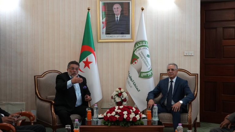 رئيس سلطة الانتخابات يستقبل ررئيس حزب صوت الشعب