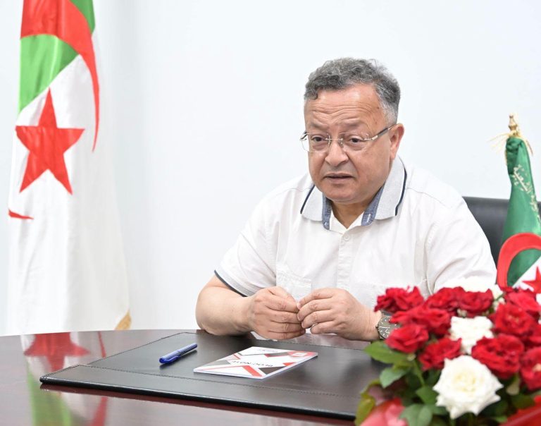 بداري يدعو إلى مضاعفة جهود البحث في الرقائق الإلكترونية وتعزيز التكوين في الذكاء الاصطناعي بجامعة البليدة