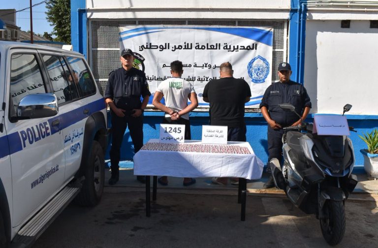 شرطة مستغانم توقف 4 أشخاص وتحجز أكثر من 1300 كبسولة من المؤثرات العقلية