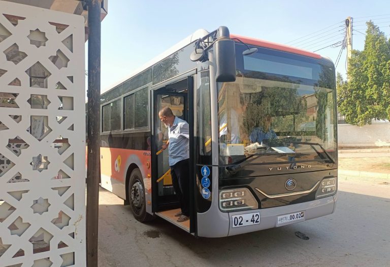 الشلف  تدعيم خطوط النقل الحضري للمسافرين بحافلات جديدة