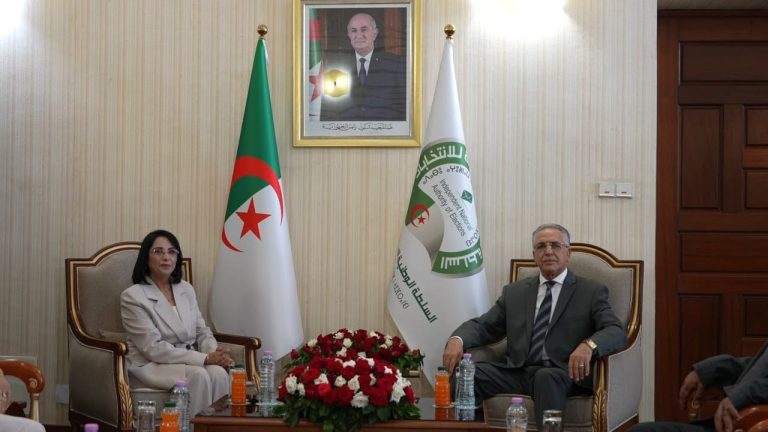 السلطة الوطنية المستقلة للانتخابات يستقبل رئيسة حزب تجمع أمل الجزائر