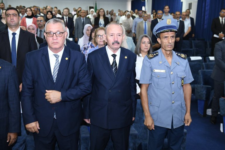 المجلس الشعبي الوطني يشارك في جلسة حوارية حول تعميم وسائل الدفع الحديثة في الجزائر