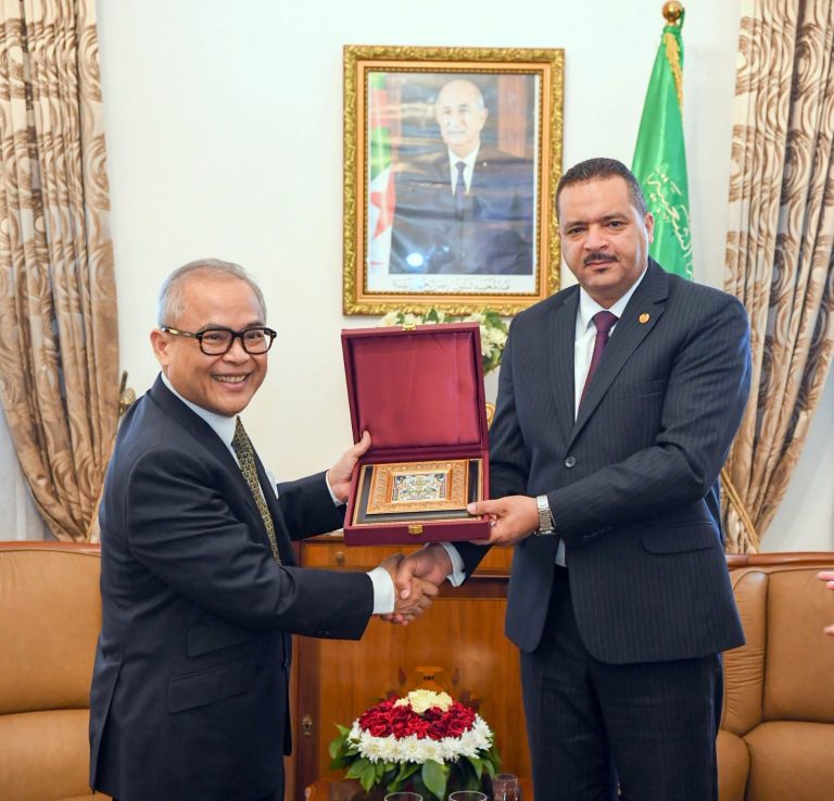 السيد محمد العربي سليماني، نائب رئيس مجلس الأمة، وفدا عن الجمعية البرلمانية لرابطة دول جنوب شرق آسيا (AIPA)