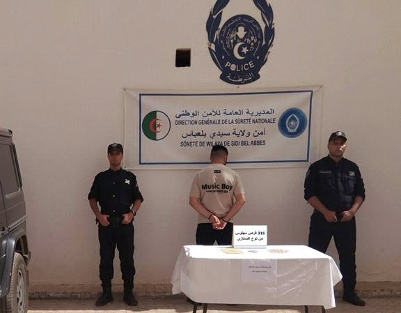 شرطة سيدي بلعباس توقف شخصاً وتحجز 316 قرصاً من المؤثرات العقلية