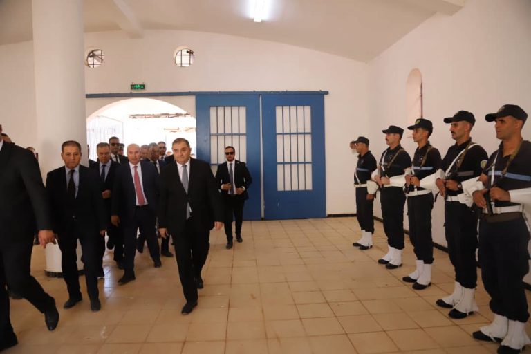 وزير العدل يتفقد مشروع إنجاز مؤسسة عقابية بطاقة استيعاب 1000 سجين ببئر الجير