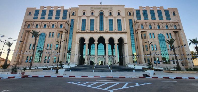وزير العدل يتفقد مجلس قضاء وهران ويطلع على سير النشاط القضائي