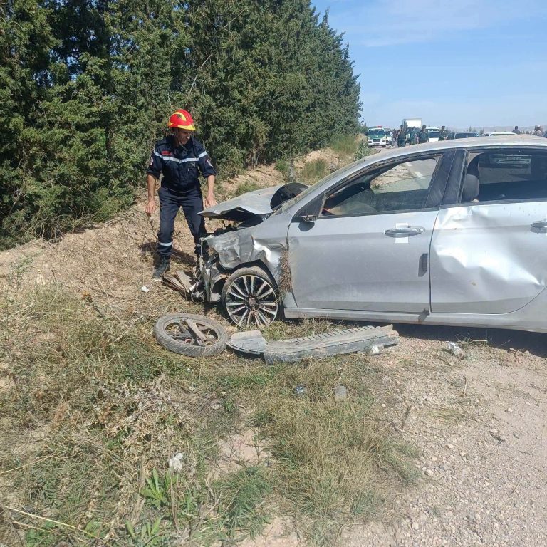 وفاة شخص في حادث اصطدام بين سيارة ودراجة نارية بباتنة