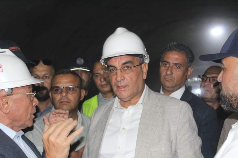 جلاوي يعاين أشغال إنجاز النفق رقم 03 ضمن مشروع اجتناب الذرعان