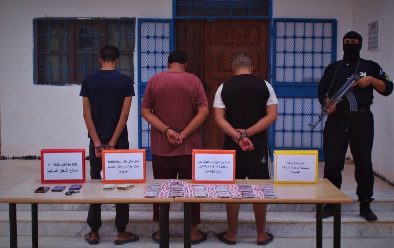 شرطة ورقلة توقف 3 أشخاص وتحجز 1245 كبسولة من المؤثرات العقلية