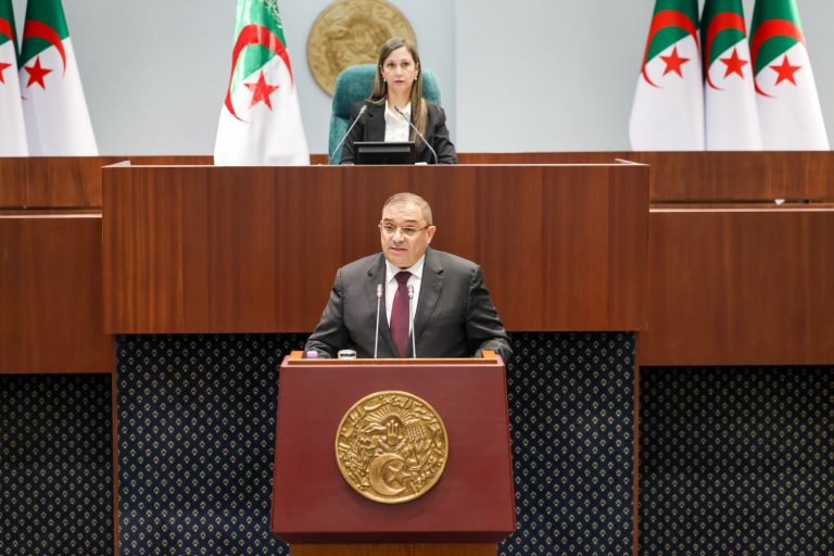 وزير العدل حافظ الأختام يعرض مشروع القانون الذي يعدّل ويتمّم الأمر رقم 66-156، والمتضمن قانون العقوبات أمام نواب المجلس
