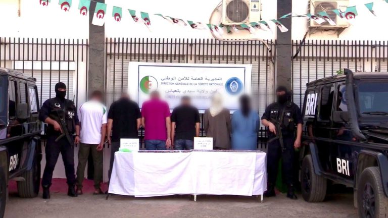 أمن سيدي بلعباس يوقف 6 أشخاص من بينهم امرأتان  ويحجز 6790 مؤثراً عقلياً