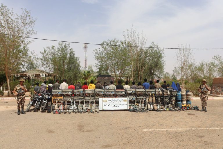 الجيش الوطني الشعبي يوقف 42 شخصًا في قضايا مرتبطة بالاتجار بالمخدرات ويحجز كميات كبيرة الكيف المعالج مصدرها المغرب