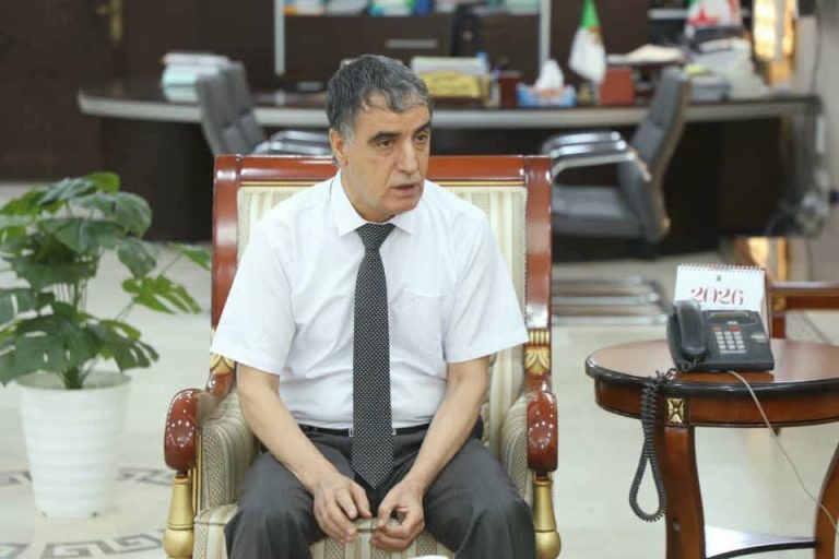 والي أدرار يرحب بأحمد كرفي ويشيد بحصيلة المراقب الميزانياتي السابقة