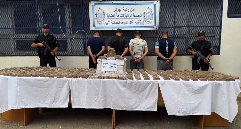 شرطة الجزائر العاصمة تضبط 01 قنطار و30 كيلوغرام  من الكيف المعالج مصدره المغرب