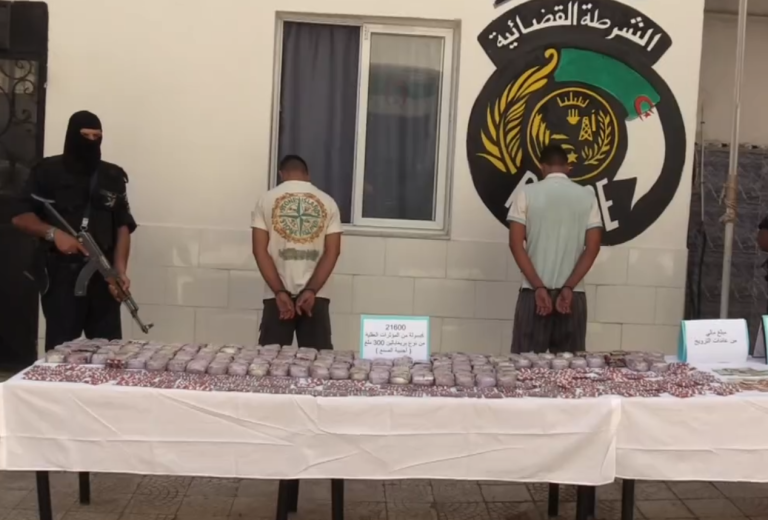 الفرقة المتنقلة للشرطة القضائية بسور الغزلان تضبط 21600 كبسولة من المؤثرات العقلية.