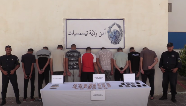 شرطة تيسمسيلت تطيح  بشبكة إجرامية منظمة تتكون من 09 أشخاص ، و تضبط 570كبسولة من المؤثرات العقلية .