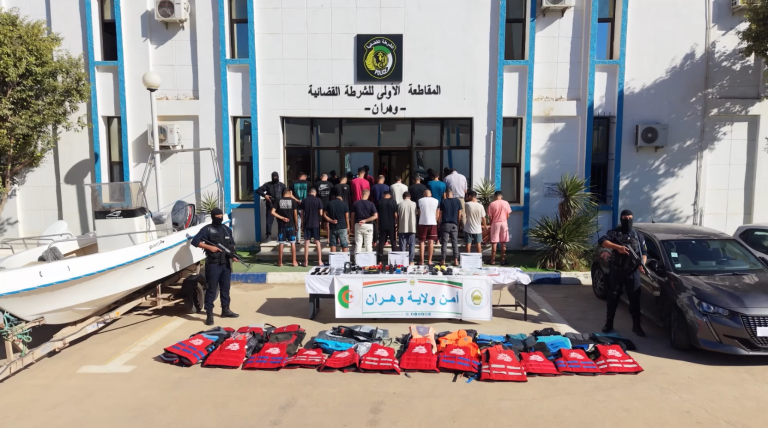 شرطة وهران تفكك شبكة إجرامية منظمة  تنشط في تدبير رحلات الهجرة غير الشرعية عبر البحر