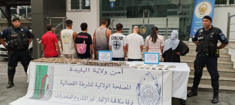 توقيف 08 اشخاص من بينهم 02 امراتين في قضية المتاجرة بالمخدرات بأمن ولاية البليدة