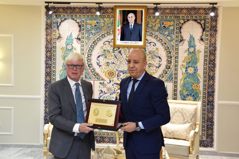 المدير العام للأمن الوطني يستقبل سعادة سفير المملكة المتحدة لبريطانيا العظمى وإيرلندا الشمالية بالجزائر