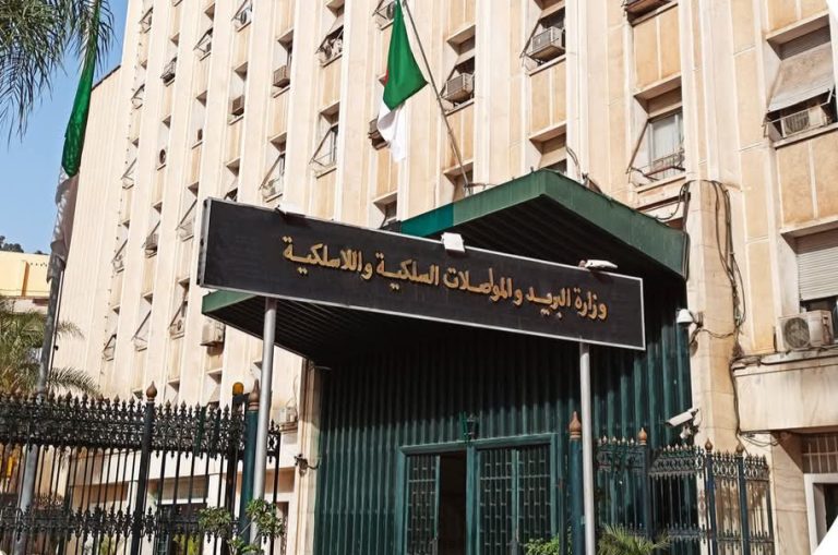 وزير البريد سيد علي زروقي يأمر بفتح تحقيق عاجل بشأن سيدة مسنّة في وهران