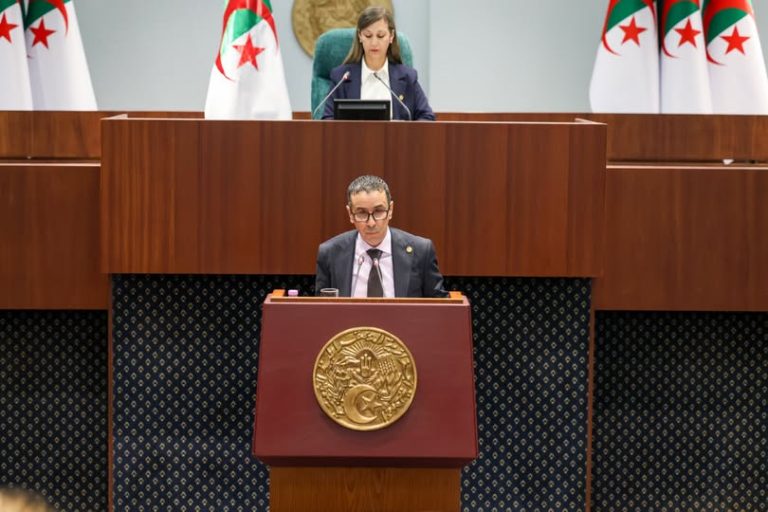 لجنة الشؤون القانونية تعرض تقريرها حول مشروع القانون المتضمن الموافقة على الأمر رقم 26-01 المتضمن قانون القضاء العسكري