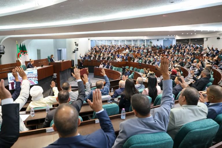 نواب المجلس يصوتون بالإجماع على مشروع قانون يتضمن الموافقة على الأمر رقم 26-01 والمتضمن قانون القضاء العسكري