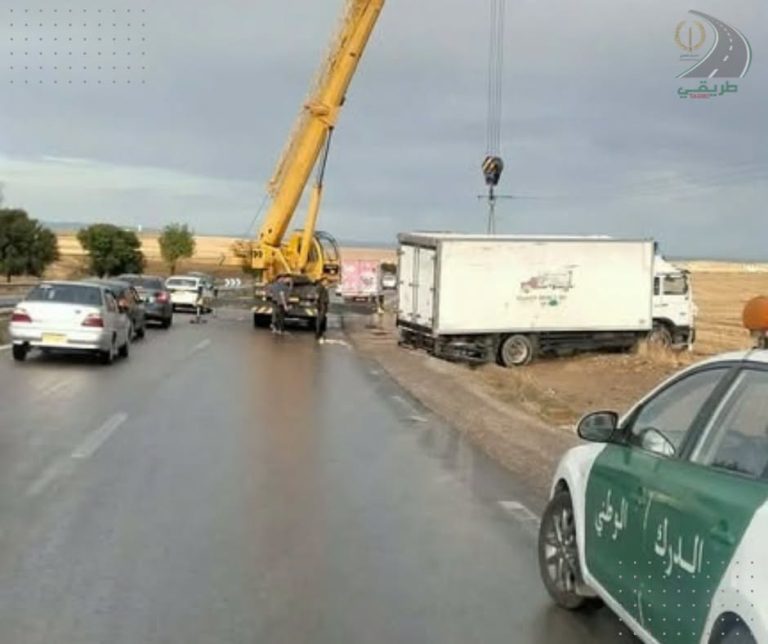 حادث مرور مادي بالطريق الوطني رقم 05 ببرج بوعريريج