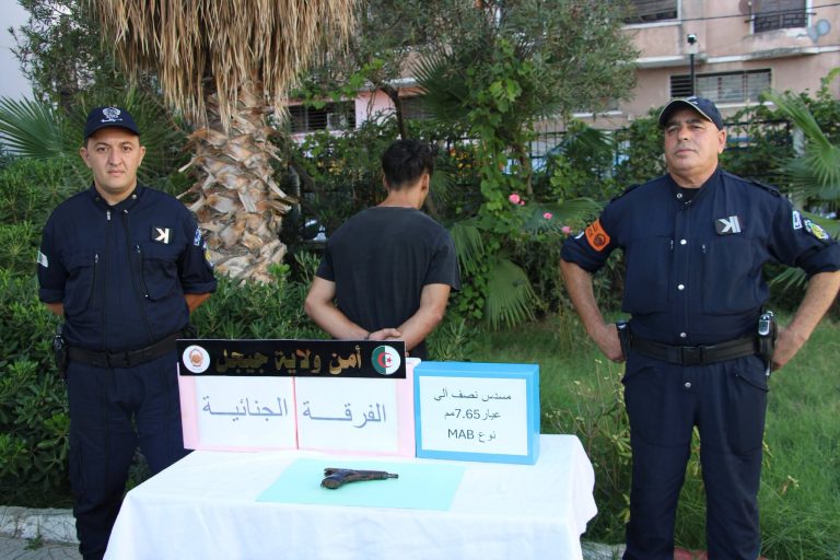 توقيف شاب وحجز مسدس ناري دون رخصة بجيجل