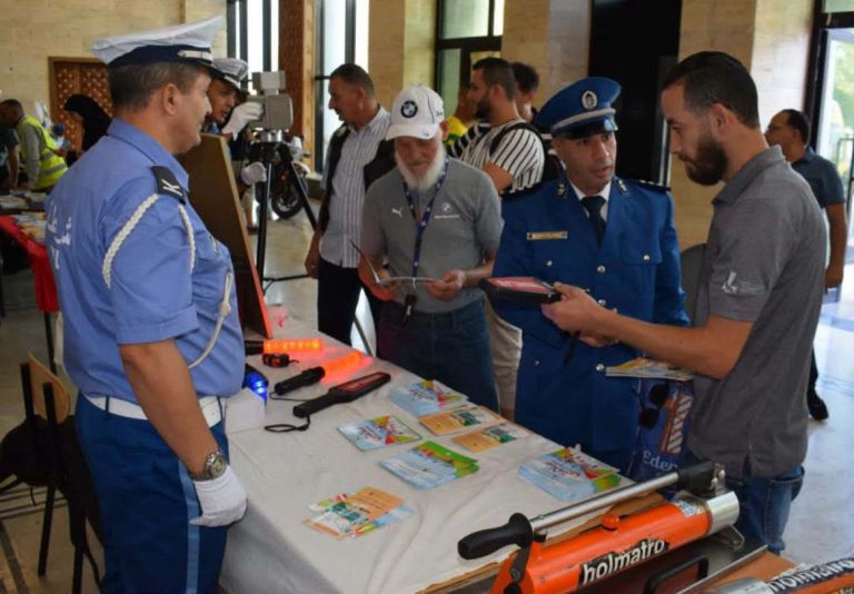 شرطة قسنطينة تنظم معرضا توعويا و حملة تحسيسية للتعريف باحكام قانون المرور الجديد