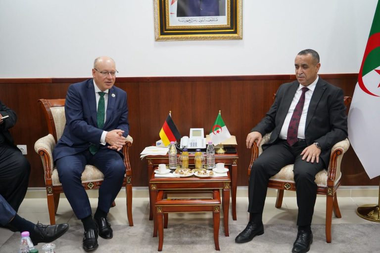 لقاء ثنائي بين وزير الطاقة والطاقات المتجددة وكاتب الدولة الألماني للبيئة والأمن الطاقوي