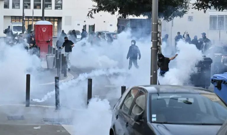 فرنسا أزيد من 250 ألف متظاهر في احتجاجات واسعة تضامنا مع طلاب الثانويات