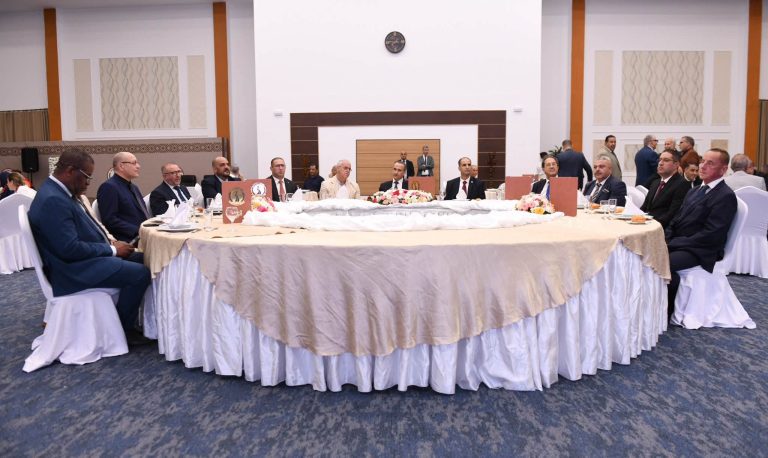 رئيس لجنة الشباب والرياضة والنشاط الجمعوي يشارك في حفل اختتام الطبعة الـ19 للجائزة الدولية الكبرى لمدينة الجزائر