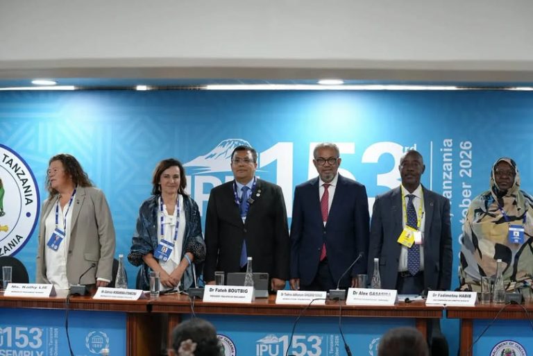 رئيس البرلمان الافريقي يدعو الى تعزيز التشريعات والتمويل والرقابة من أجل حماية الصحة العامة