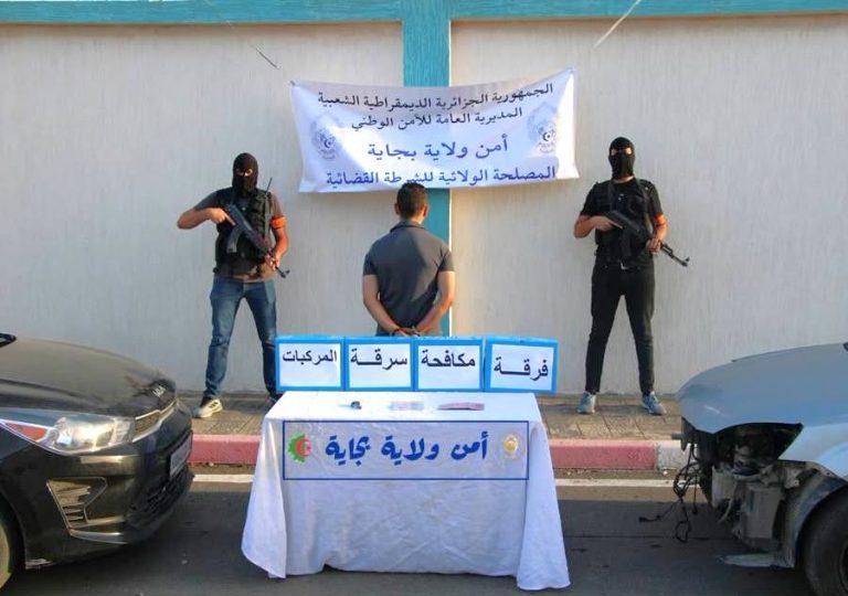 شرطة بجاية تطيح بمسبوق قضائي فارّ من السجن وتسترجع مركبتين مسروقتين