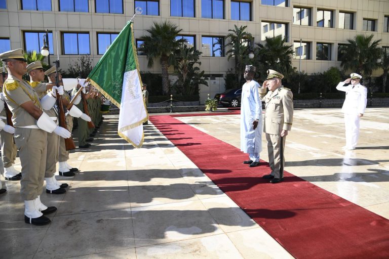 السيد الفريق أول السعيد شنڨريحة، يستقبل وزير الدولة، وزير الدفاع الوطني لجمهورية النيجر