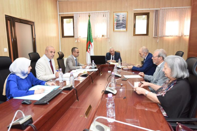 وزير المجاهدين وذوي الحقوق يقود مشاورات تحضيرًا لجلسات وطنية للذاكرة والتاريخ ومشروع قانون حول الذاكرة الوطنية