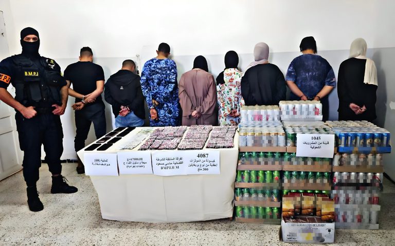 شرطة حاسي مسعود تتمكن من توقيف 08 أشخاص من بينهم 05 نساء و حجز أزيد من 04 آلاف كبسولة من المؤثرات العقلية .