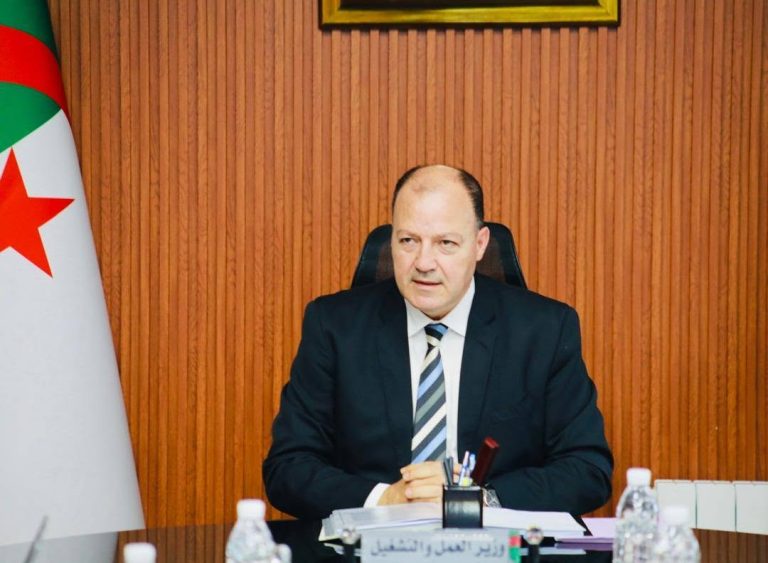 وزير لعمل يؤكد على ضرورة تعزيز خدمات طب العمل وتوسيع التغطية الطبية الوقائية لفائدة العمال