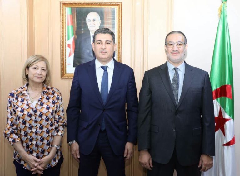 السيد وزير الصحة يشرف على تنصيب المدير العام الجديد للوكالة الوطنية للدم
