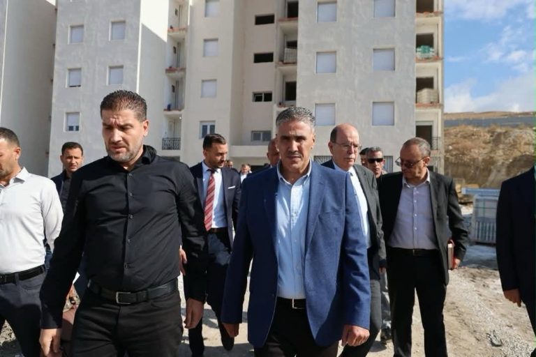 لليوم الثاني وزير السكن يواصل زيارته التفقدية لمشاريع «عدل 3»