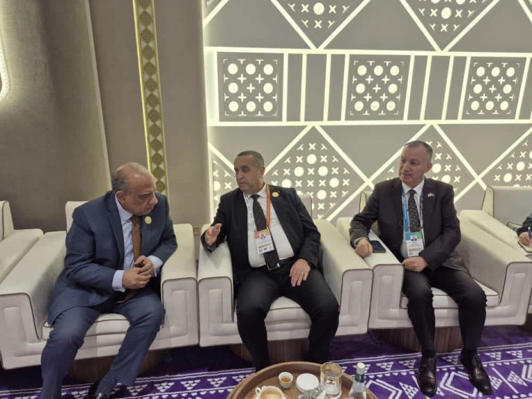 وزير الطاقة والطاقات المتجددة يجري مباحثات ثنائية مع نظيره المصري على هامش المؤتمر الخامس والعشرين للطاقة بالرياض