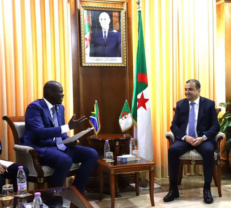 وزير الدولة، وزير المحروقات يستقبل وزير العلاقات الدولية والتعاون لجمهورية جنوب إفريقيا